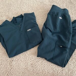 Figs Women's Dark Harbor Scrub Set